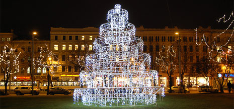 По Риге пройдет «Путь рождественских елок»